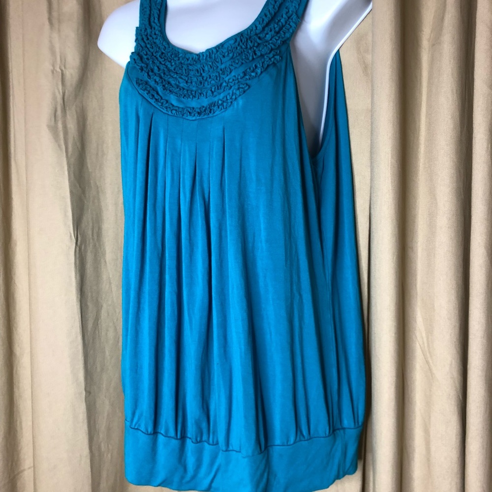 Super cute blue top. Easy2wash! No stains,pilling